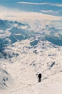 Un dernier effort avant de prendre ski sur la Mortine. La fatigue se fait bien sentir