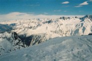 Après le Chardonnet et l'aiguille du Tour, le massif s'abaisse sur le Valais