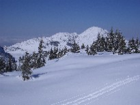 La pointe d'Andey (1873m) qui domine le plateau de Solaison