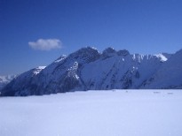Du plateau formé par le col, vue sur la partie est du Bargy (le grand Bargy 2300m)